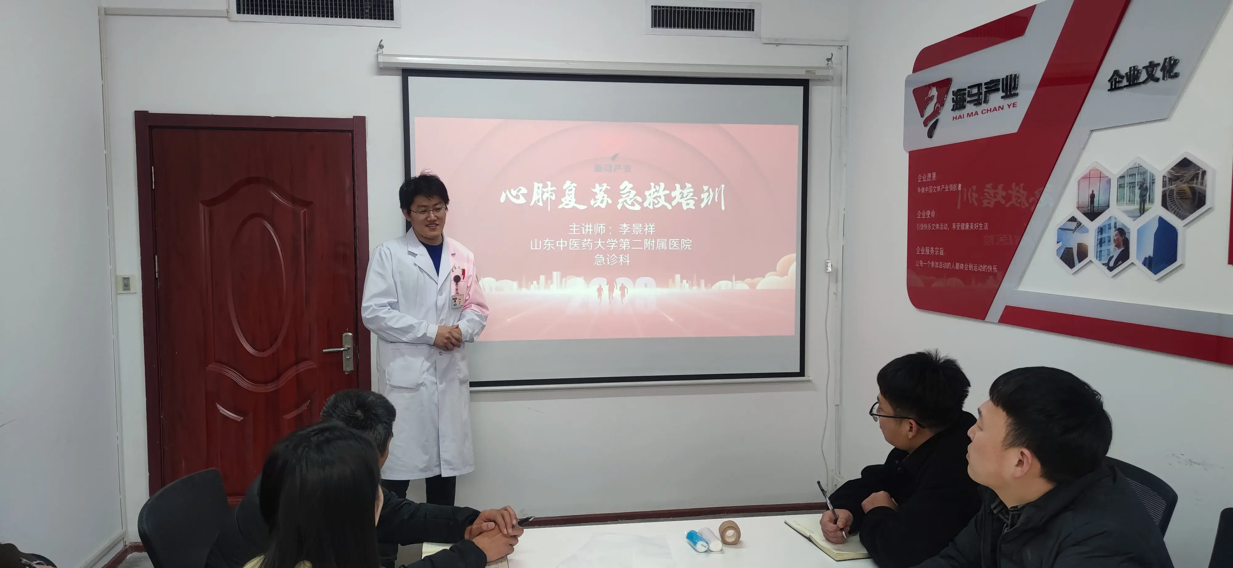 JN江南体育组织进行心肺复苏急救培训